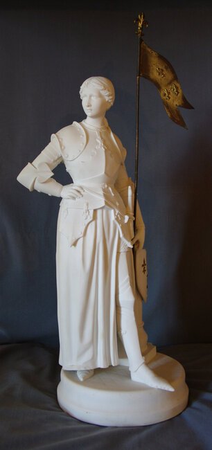 Statue de Jeanne d’Arc en biscuit de porcelaine - Pôle de la porcelaine